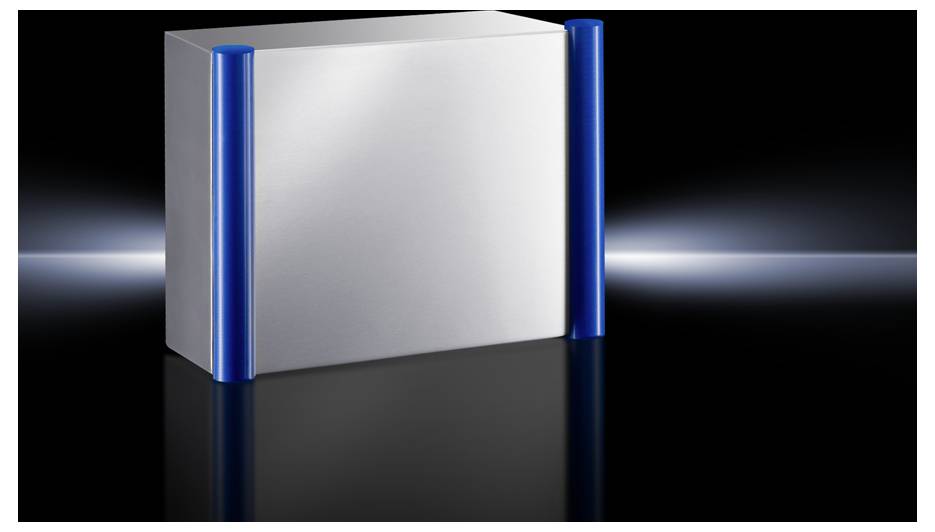 Metallische rechteckige Box mit zwei blauen vertikalen Leisten auf schwarzem Hintergrund.