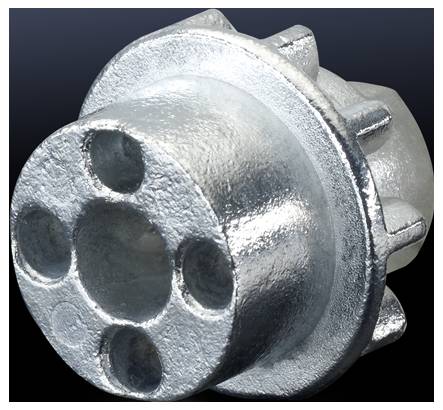 Metallisches Bauteil mit mehreren kreisförmigen Öffnungen und einer zylindrischen Form, möglicherweise Teil einer Maschine oder eines Fahrzeugs.