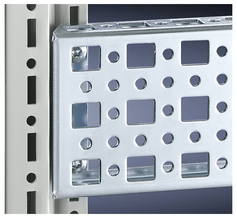 Metallwinkel mit Löchern, montiert an einem vertikalen Metallprofil, geeignet für Regal- oder Rahmenkonstruktionen.