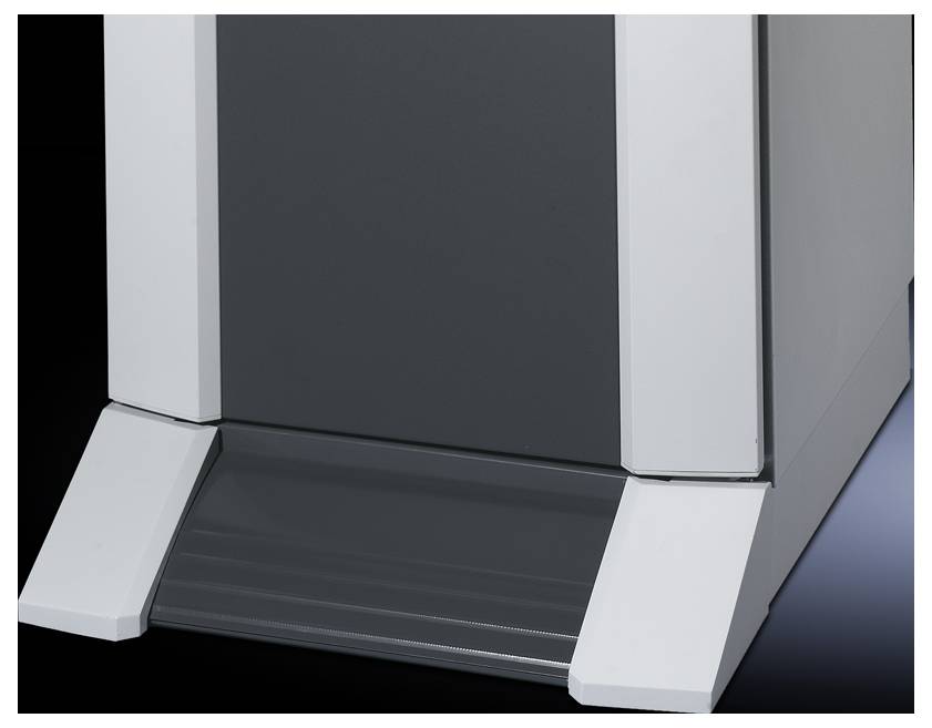 Ein moderner, grauer Metallkasten mit stabilen weißen Füßen auf einem dunklen Hintergrund.