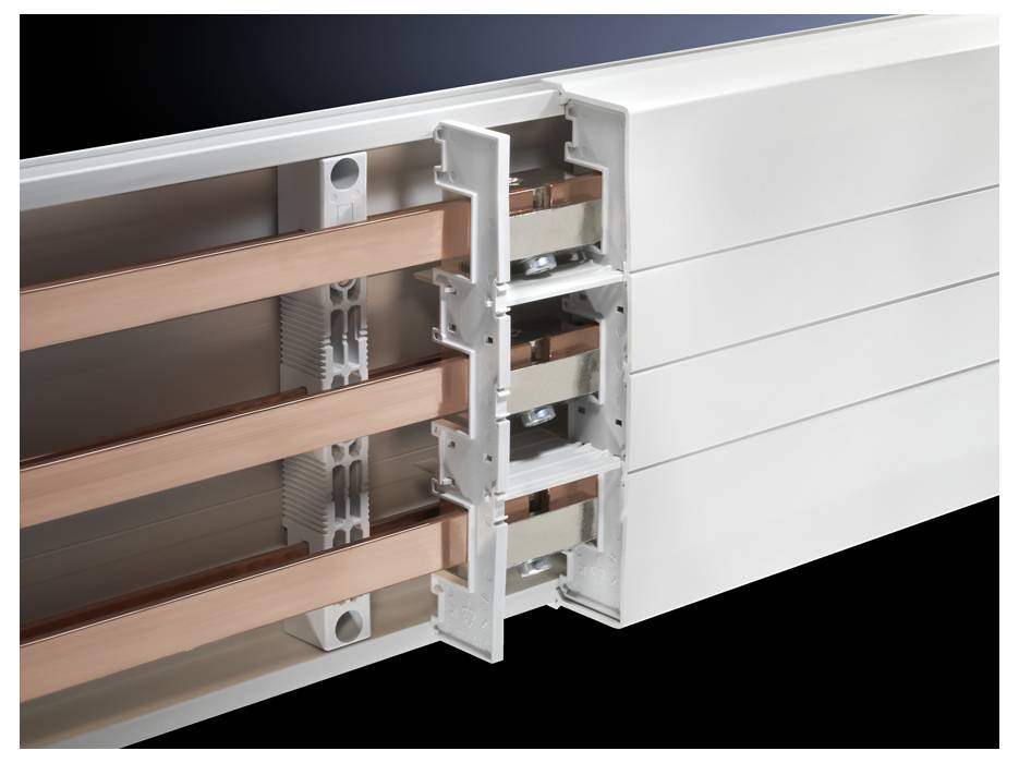Schnittansicht eines elektrischen Sammelschienensystems mit Kupferschienen, Isolatoren und Gehäuse, zeigt die interne Struktur.