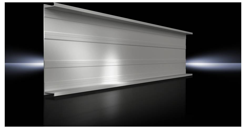 Metallträger in rechteckiger Form, horizontal ausgerichtet, auf schwarzem Hintergrund. Der Träger reflektiert Licht, was ihm ein glänzendes Aussehen verleiht.