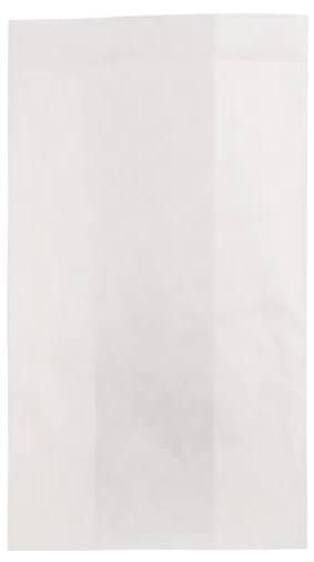 Ein leeres Blatt schlichtes weißes Papier mit dezenten Falten, vor einem neutralen Hintergrund.