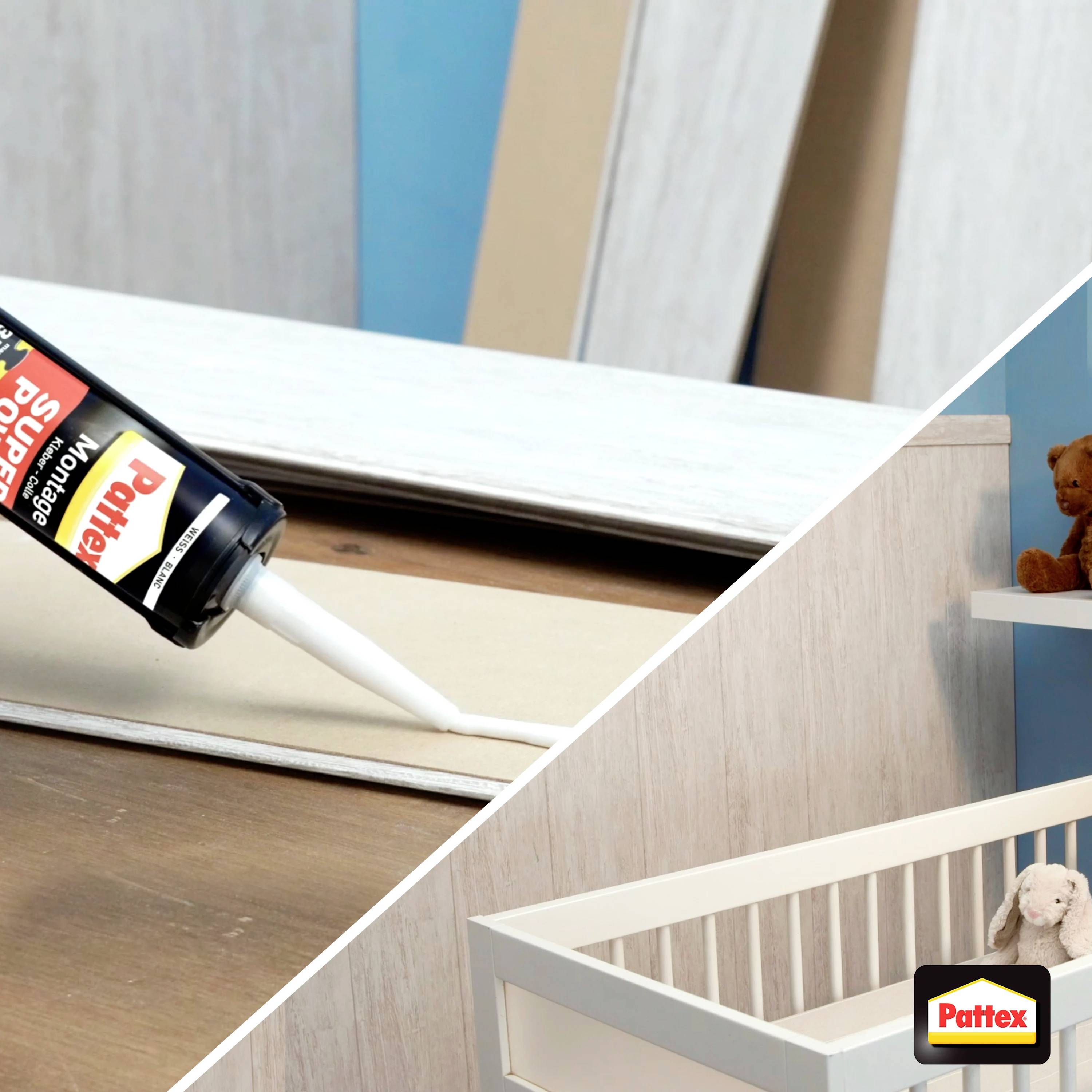 Ein Kleber wird auf Holz aufgetragen; daneben ein aufgebautes Kinderbett. Pattex-Logo unten rechts.
