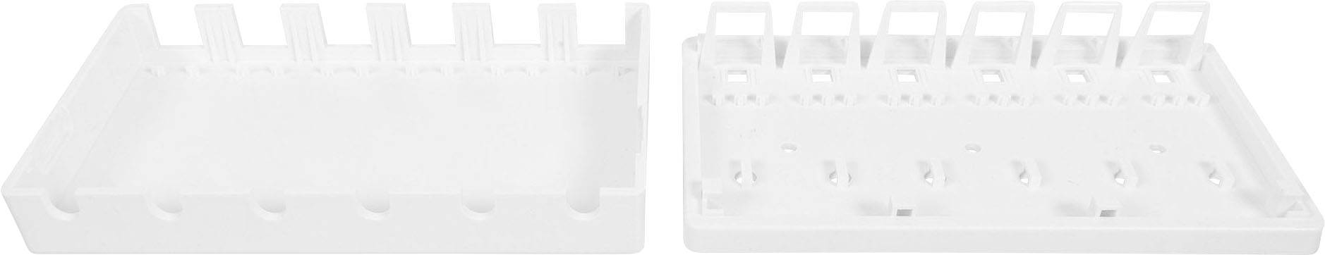 Zwei weiße Kunststofftabletts nebeneinander mit rechteckigen Schlitzen an den Seiten.