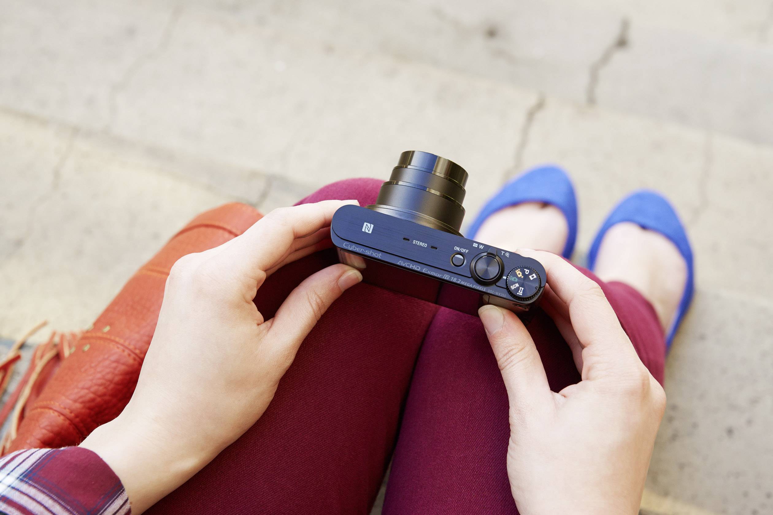 Sony Cyber-Shot DSC-WX350B Digitalkamera 18.2 Megapixel Opt. Zoom: 20 x Schwarz Full HD Video, WiFi