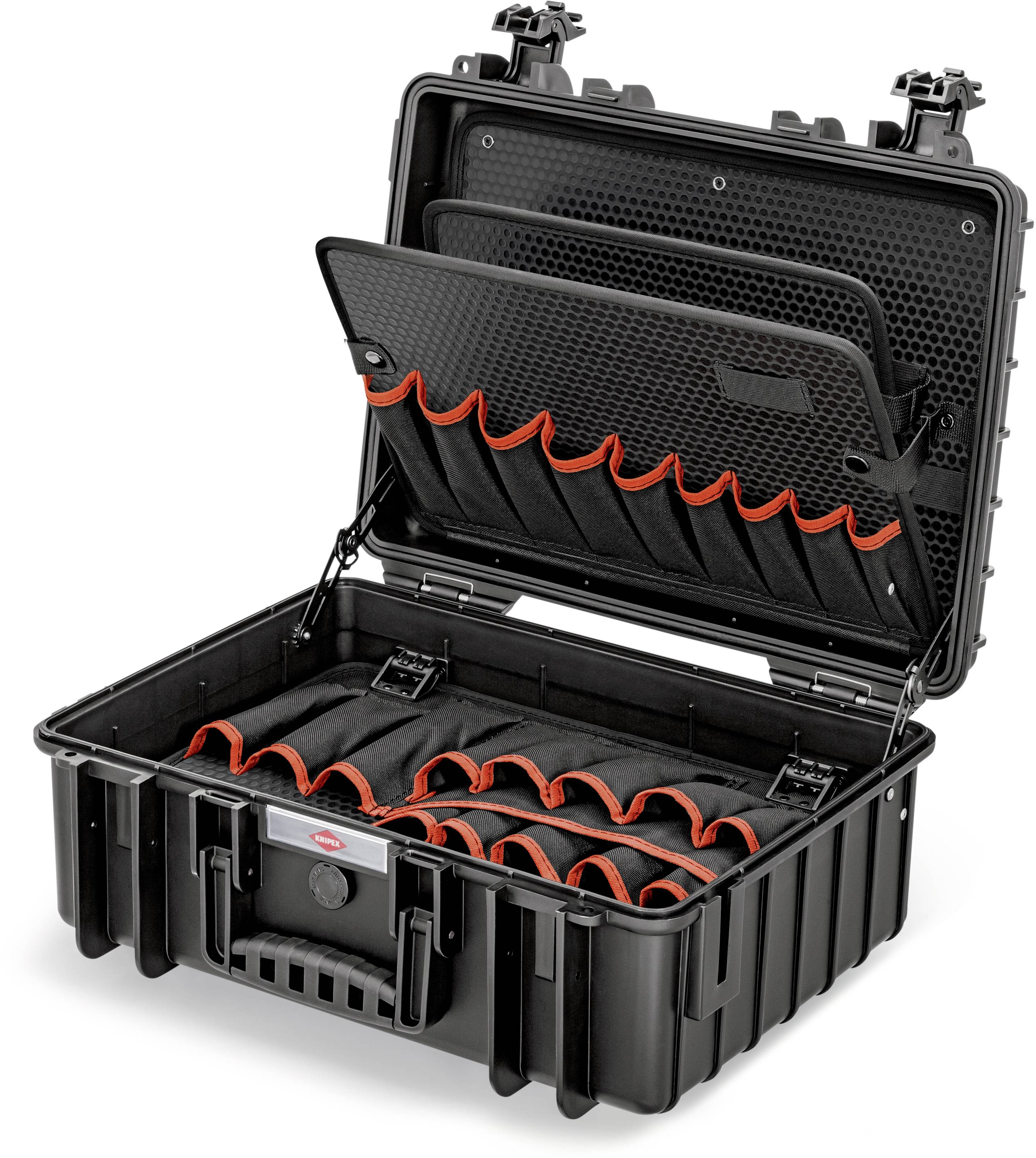 Ein schwarzer, offener Schutzkoffer mit Fächern und Netztaschen für Elektronikzubehör, ideal für sicheren Transport und Aufbewahrung.