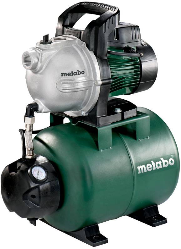 Ein Metabo-Elektroluftkompressor mit grünem Tank, schwarzem Motorgehäuse und Druckanzeige, dargestellt auf weißem Hintergrund.