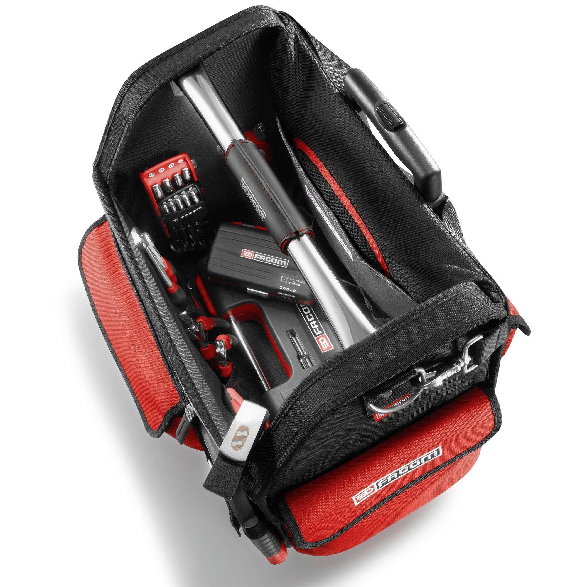 Eine offene Werkzeugtasche mit verschiedenen Werkzeugen wie einer Rohrzange, Schraubendreher-Set und Akkuschrauber, alle in einem weichen, gepolsterten Innenraum mit roten Akzenten.