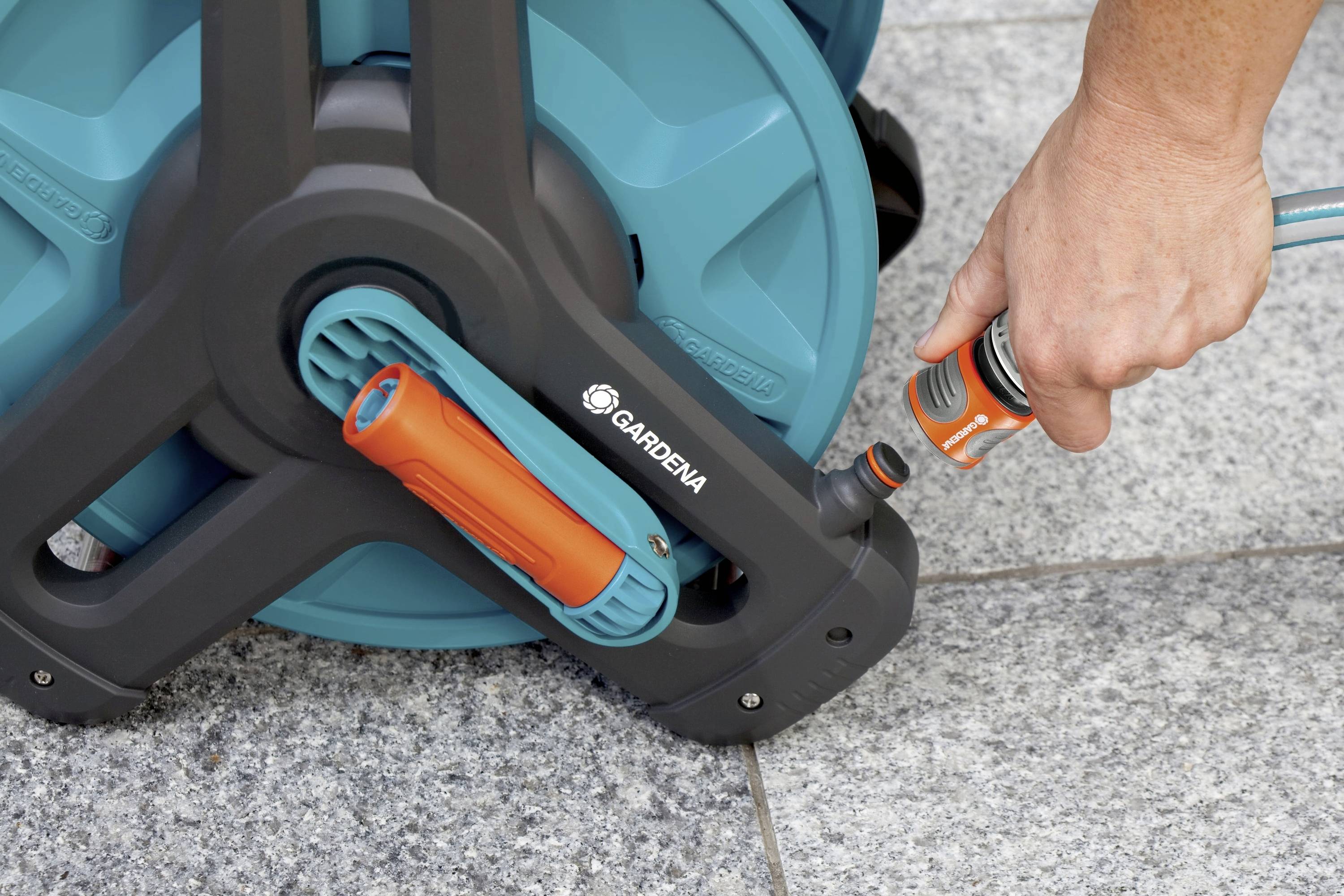 GARDENA 08009-20 Classic Wand 50 Set Gartenschlauchtrommel 13 mm 20 m 1/2 Zoll 1 St. Schwarz, Türkis, Orange