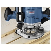 Bosch Professional Oberfräse 0601626001 GOF 1250 CE inkl. Koffer 1250 W Bosch Professional Oberfräse 0601626001 GOF 1250 CE inkl. Koffer 1250 W