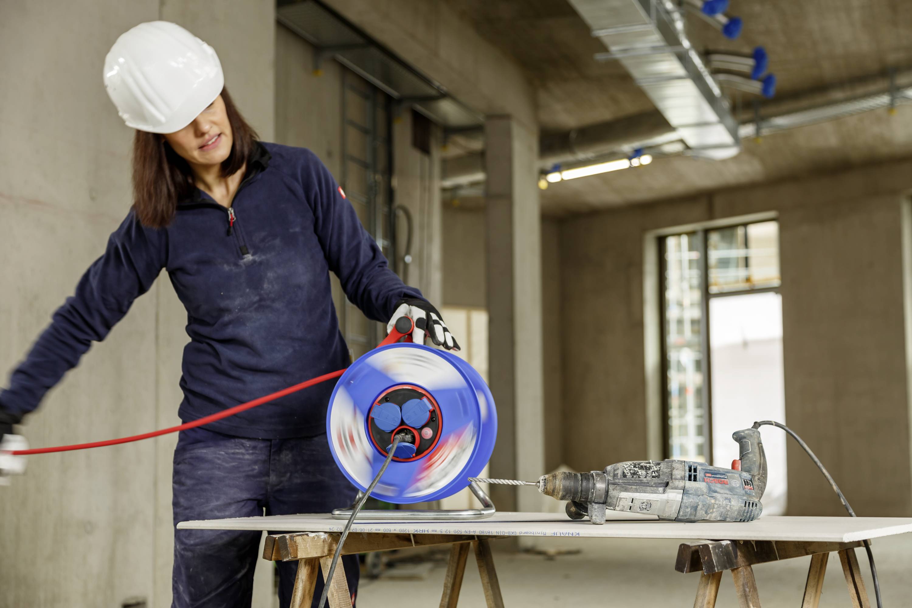 Brennenstuhl 1218900 Kabeltrommel 25.00m Schwarz Schutzkontakt-Gummi-Stecker