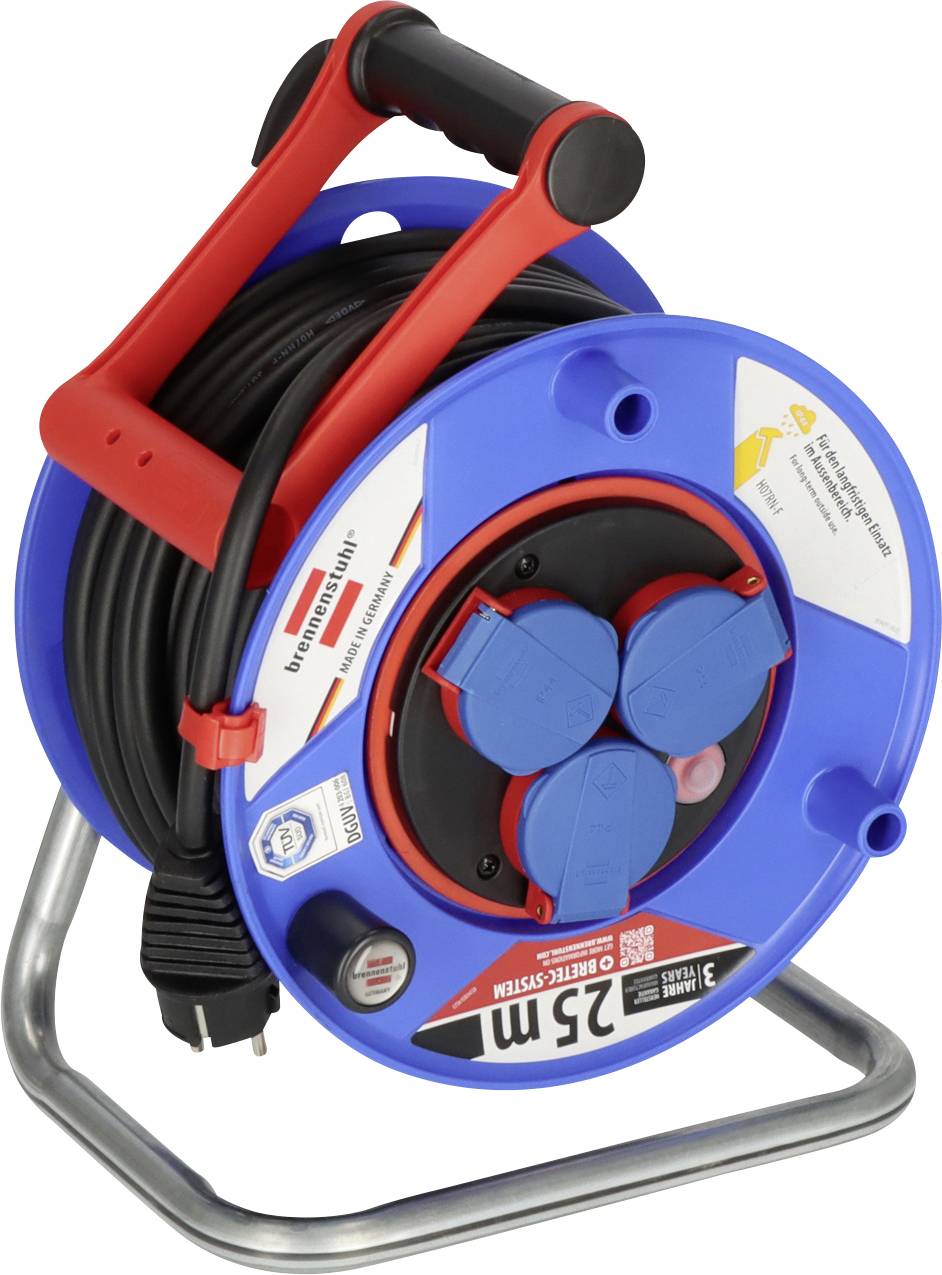 Eine blaue und rote Elektrokabelrolle mit einem 25m Verlängerungskabel, drei blauen Steckdosen und einem Metallständer, verwendet zur Stromverteilung.