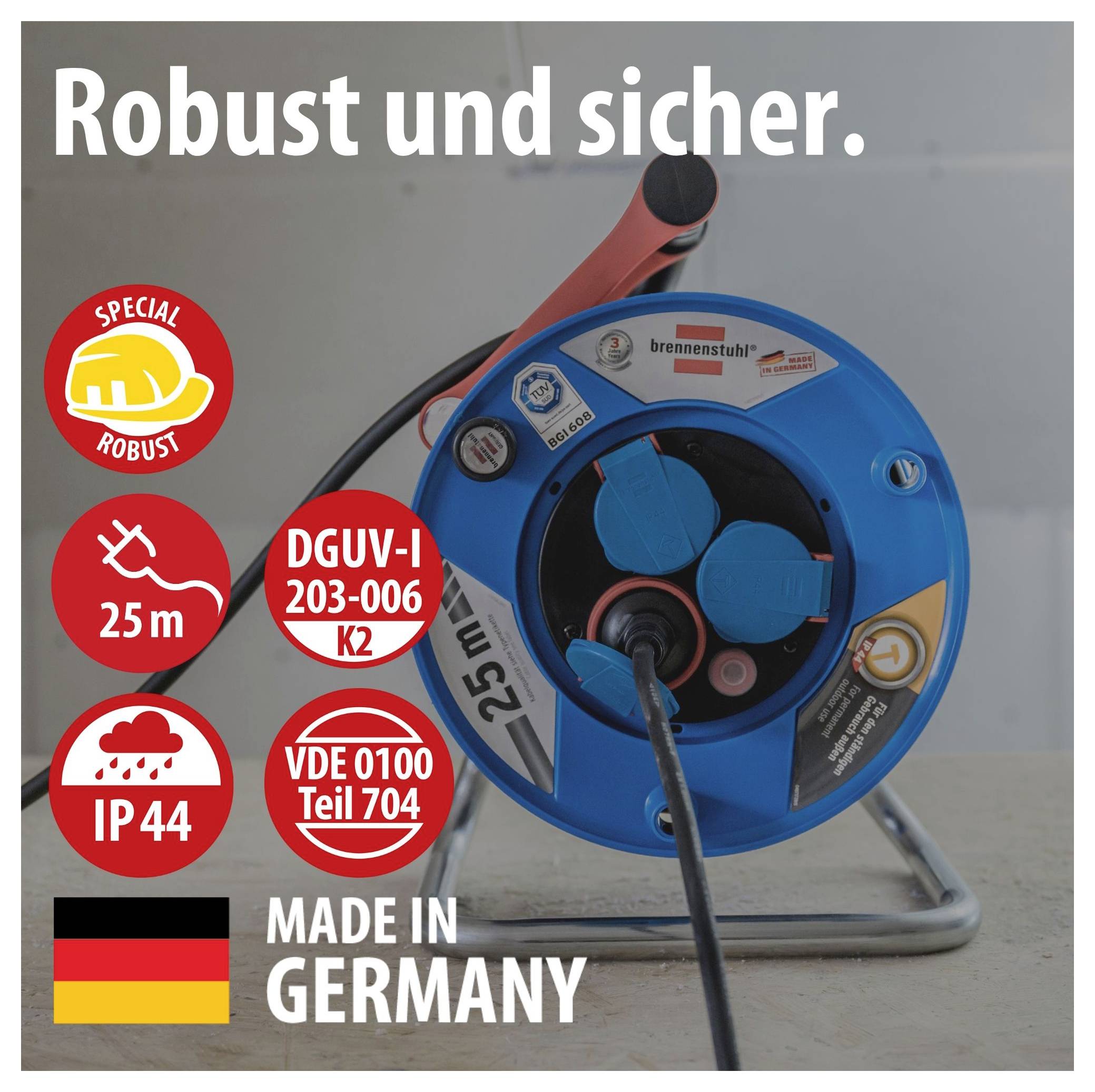 Blauer Kabeltrommel-Rollständer mit roten Sicherheits-Icons und Text 'Robust und sicher.', '25 m', IP44, DGUV-I 203-006 K2, VDE 0100 Teil 704, Made in Germany.