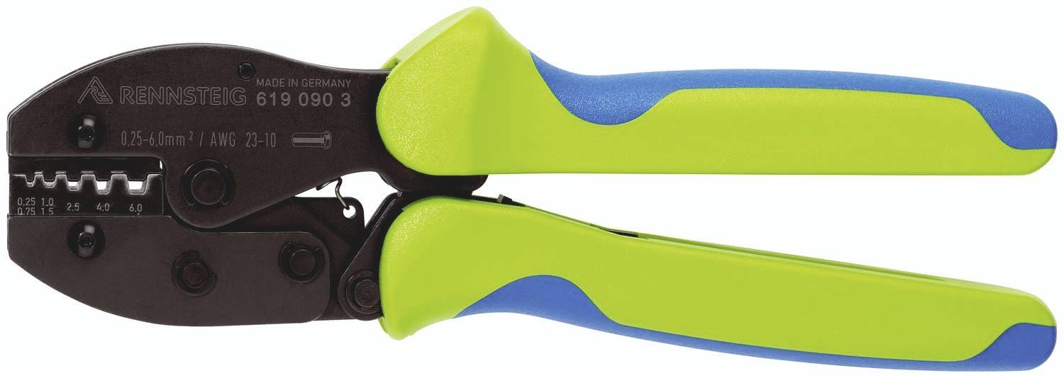 Zange mit grün-blauen Griffen, speziell für das Crimpen von Kabeln und Steckverbindungen, zeigt verschiedene Einstellungsmarken.