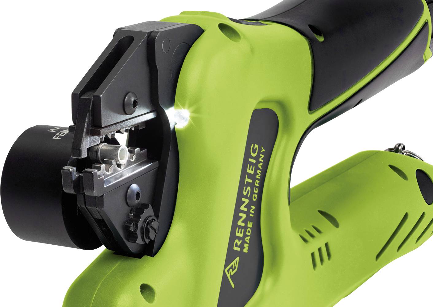 Grüne, elektrische Crimpzange zum Verbinden von Kabelschuhen, mit der Aufschrift 'Rennsteig Made in Germany'.