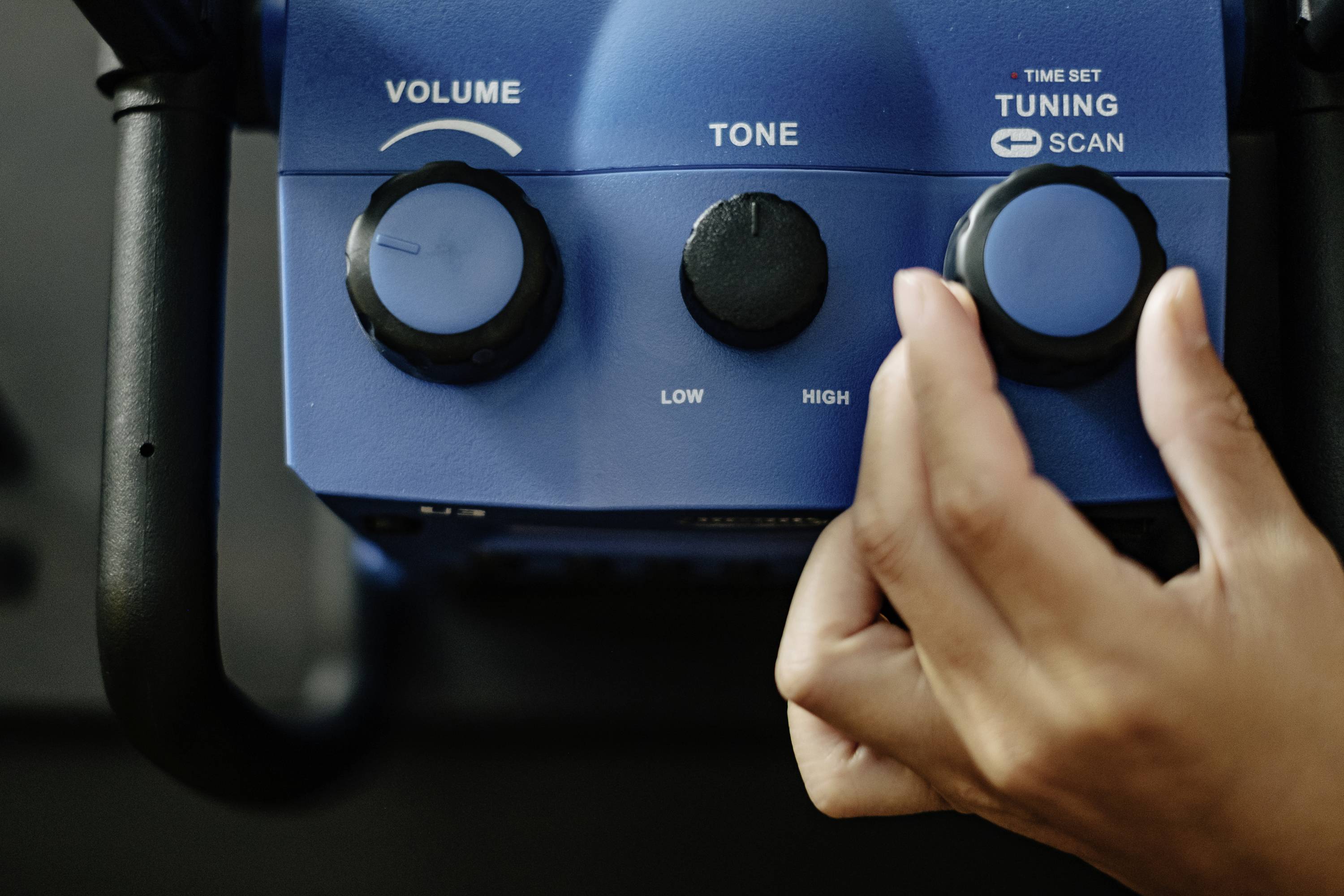 Sangean U-3 Baustellenradio UKW, MW AUX spritzwassergeschützt, staubdicht, stoßfest, Taschenlampe Blau