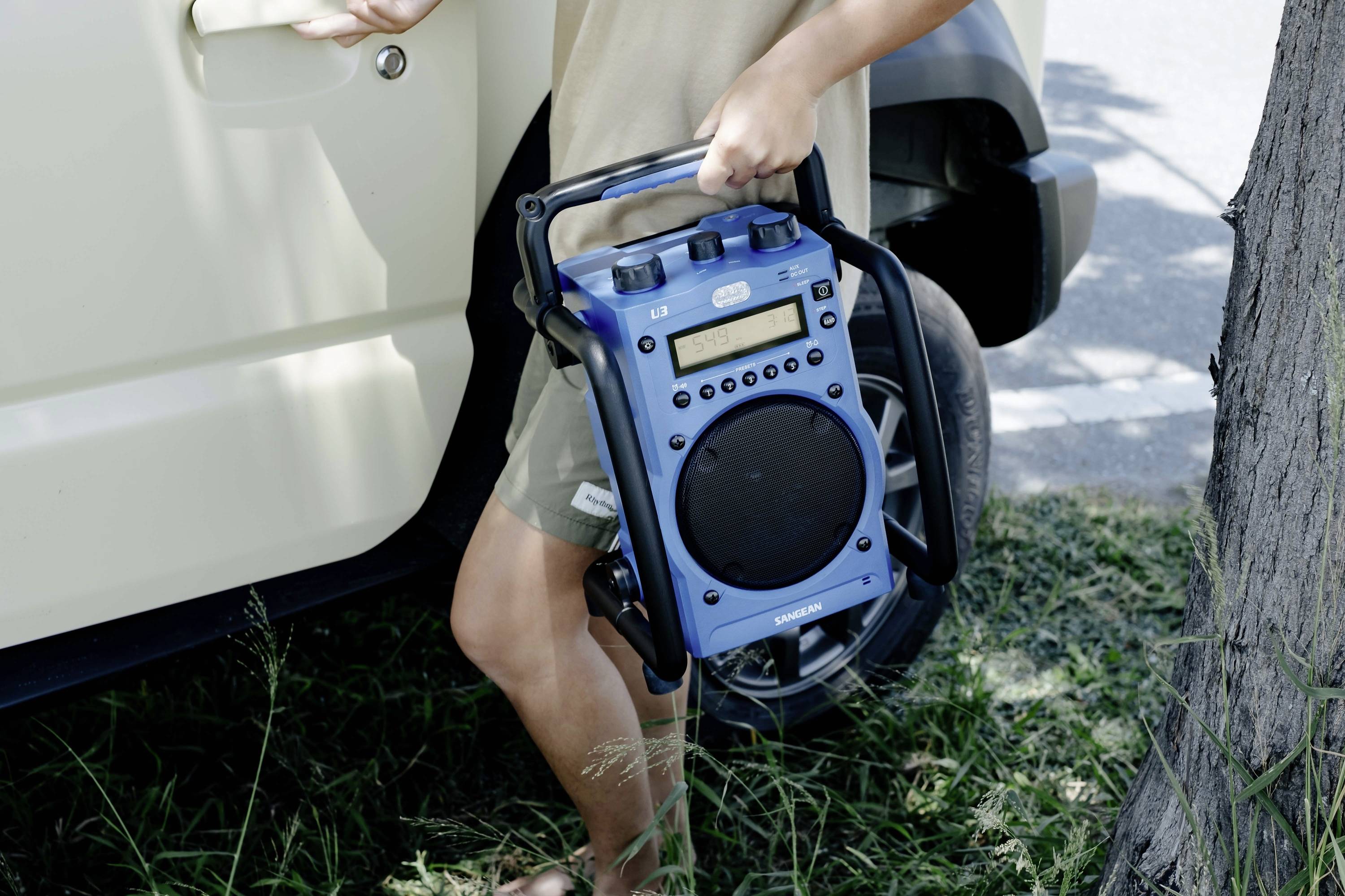 Sangean U-3 Baustellenradio UKW, MW AUX spritzwassergeschützt, staubdicht, stoßfest, Taschenlampe Blau