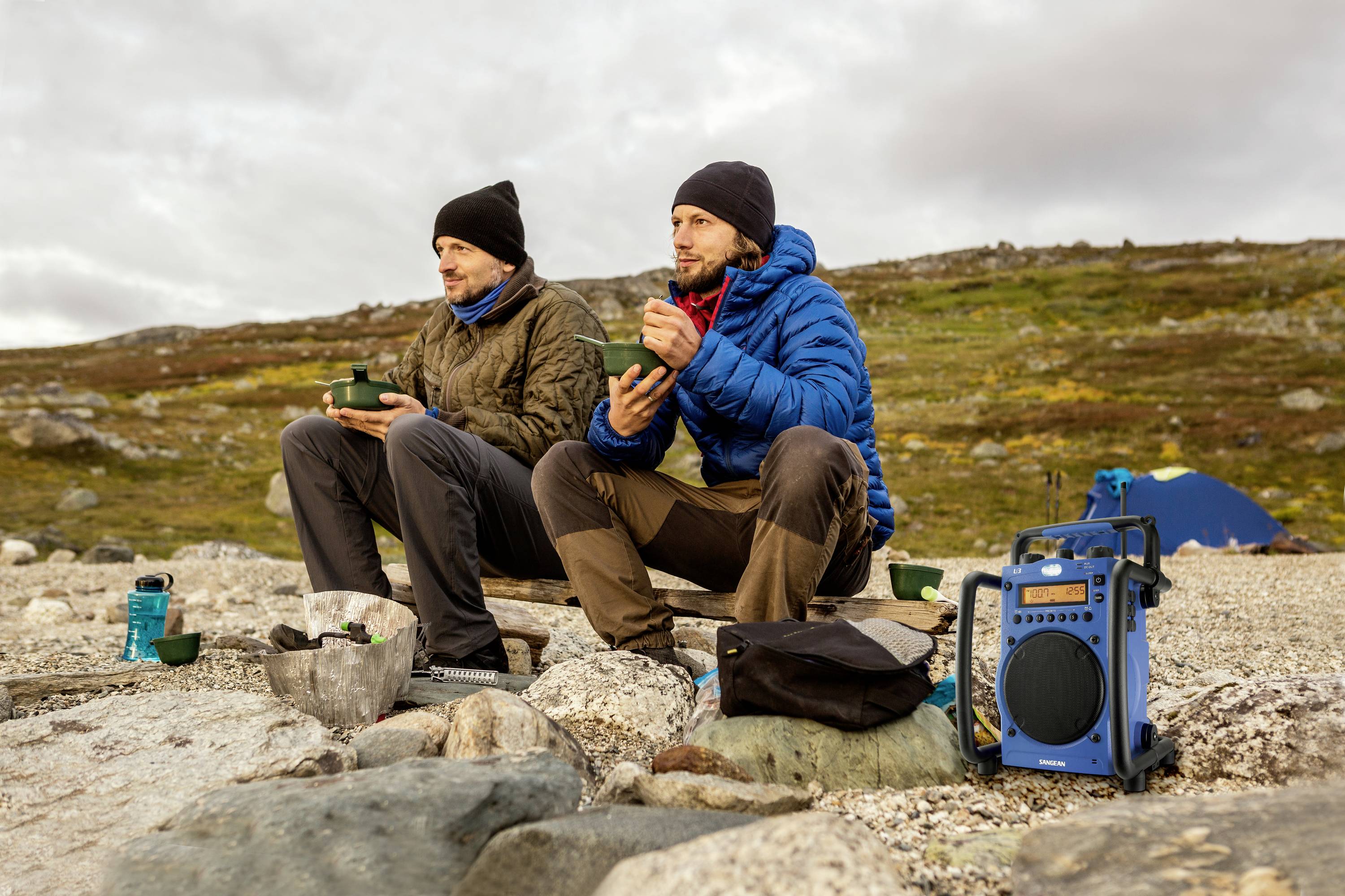 Sangean U-3 Baustellenradio UKW, MW AUX spritzwassergeschützt, staubdicht, stoßfest, Taschenlampe Blau
