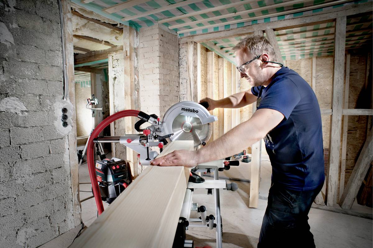 Metabo KGS 305 M Kapp-Zugsäge 305 mm 30 mm 1600 W