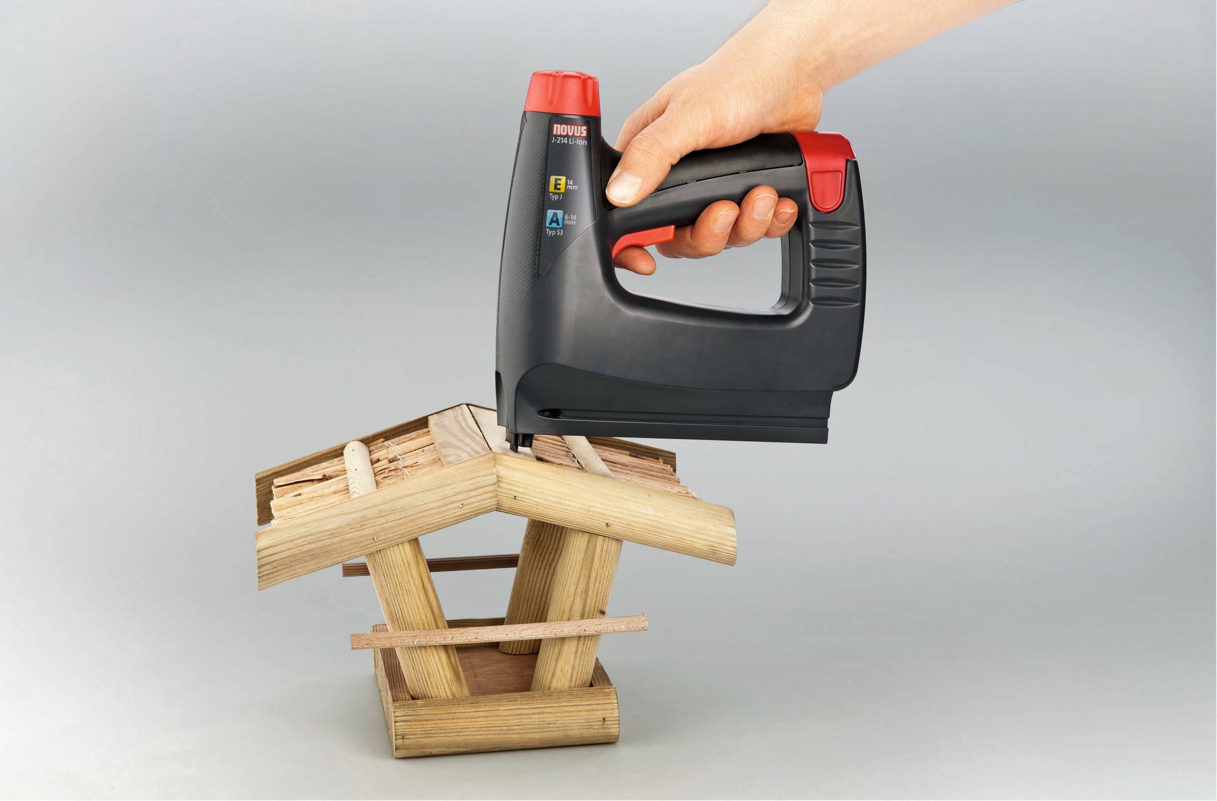 Novus Tools J 214 110021263 Akkutacker Klammerntyp Typ 53 Klammernlänge 6 - 14 mm inkl. Koffer, inkl. Akku