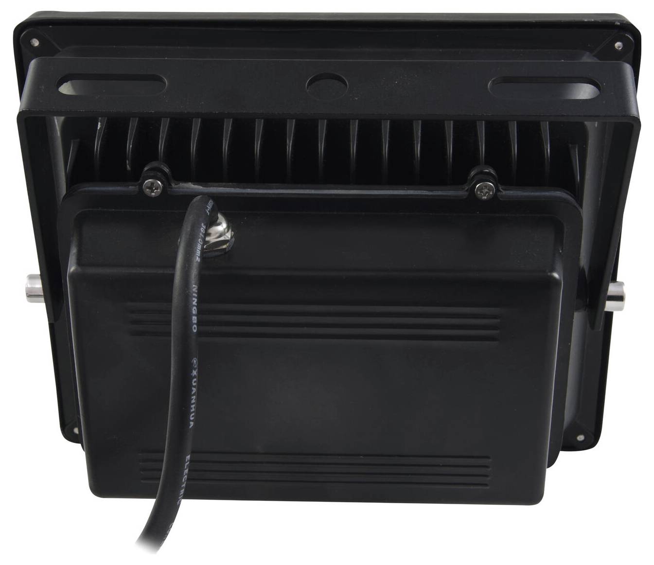 Ein schwarzer LED-Flutlichtstrahler von hinten betrachtet, mit montiertem Rahmen und angeschlossenem Stromkabel, entwickelt für die Außenbeleuchtung.