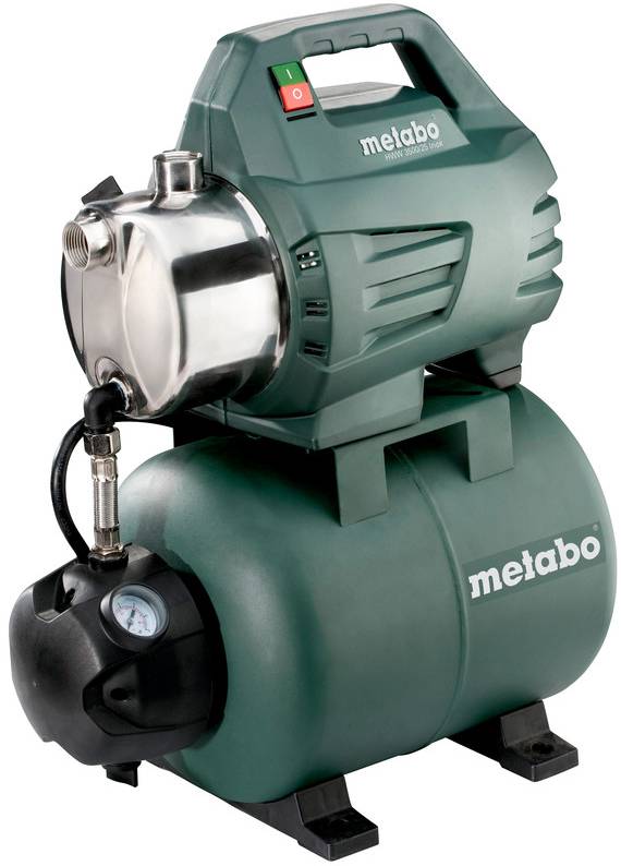 Metabo tragbare elektrische Wasserpumpe mit Druckbehälter und Manometer, gezeigt auf weißem Hintergrund.