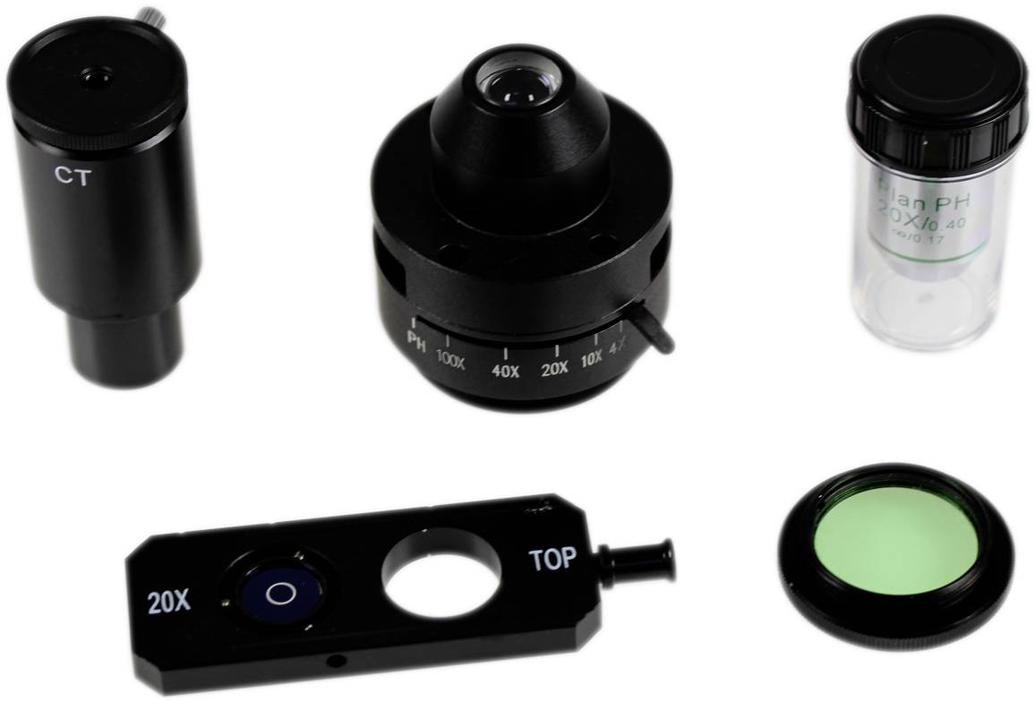 Ein Mikroskopzubehörset mit Objektiven und Filtern in verschiedenen Größen, inklusive einem 20X-Objektiv und einem grünlichen Filter.
