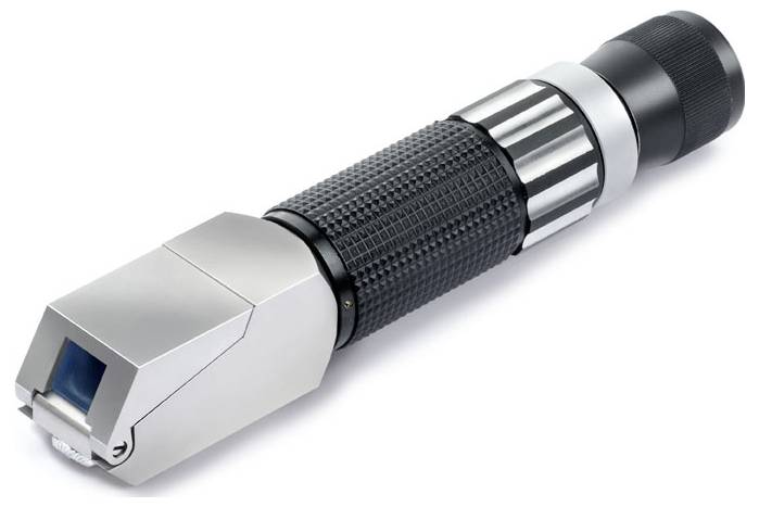 Ein metallischer Tragarm beleuchtet eine Arbeitsfläche. Geeignet für präzise Arbeiten in Laboren oder Werkstätten.