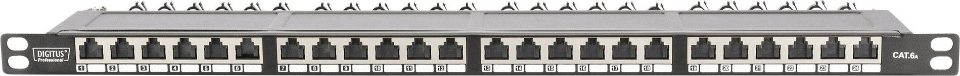 Ein Patchpanel mit 24 Netzwerkports in einer Rackmontage, hauptsächlich für die Organisation und Verteilung von Netzwerkkabeln.