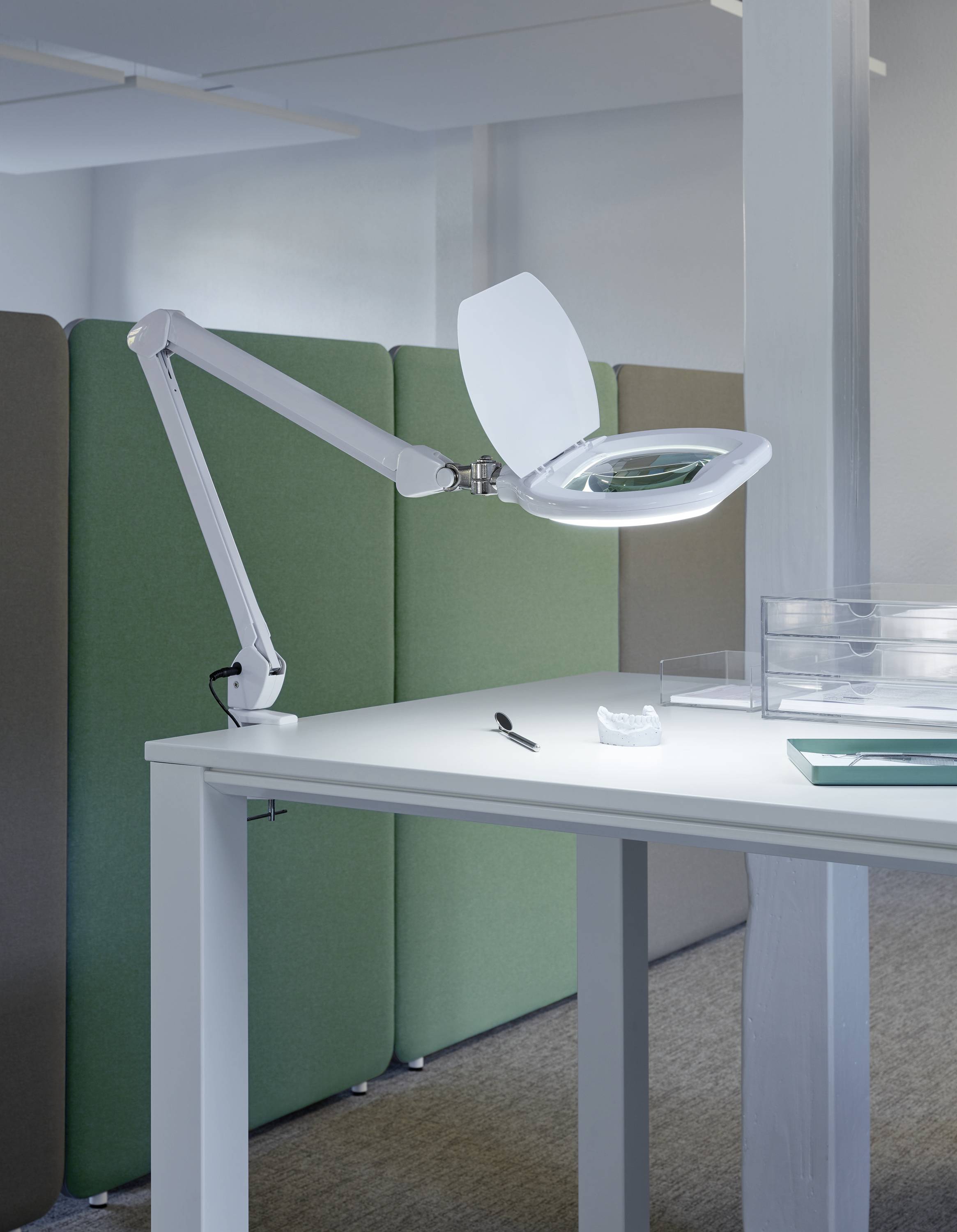 Maul 8266002 LED-Lupenleuchte mit Klemmfuß MAULcrystal Vergrößerungsfaktor=1.75 x 2021 Energieeffizienzklasse F (A - G)