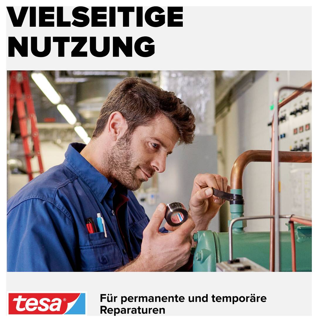 Ein Mann in Arbeitskleidung repariert eine Kupferleitung mit einem schwarzen Klebeband. Oben steht 'VIELSEITIGE NUTZUNG', unten das Logo 'tesa'.