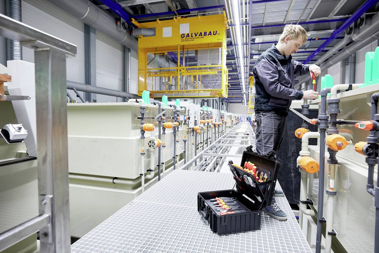 Wiha 40523 Elektriker, Handwerker, Lehrlinge, Profi, VDE Werkzeugkoffer bestückt 81teilig (L x B x H) 510 x 420 x 220mm