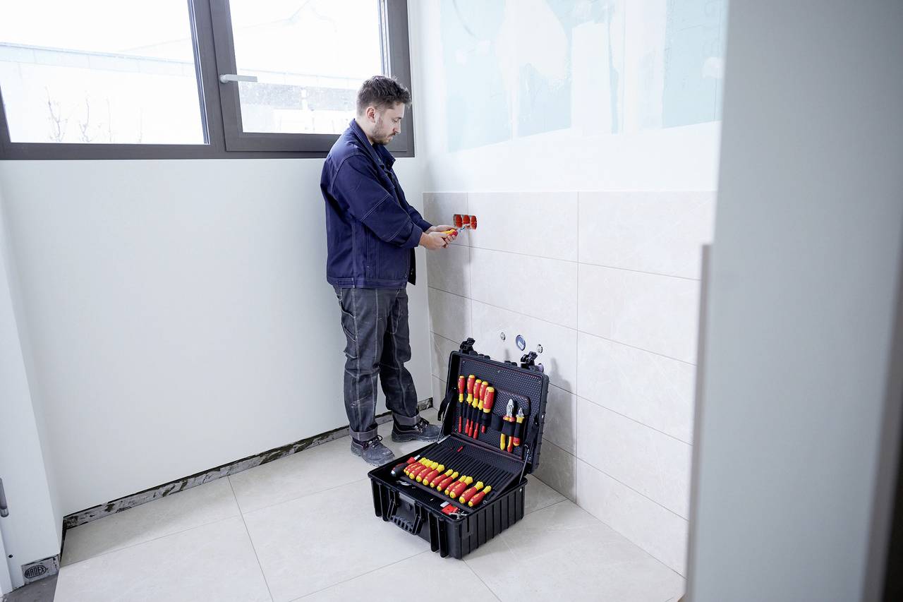 Wiha 40523 Elektriker, Handwerker, Lehrlinge, Profi, VDE Werkzeugkoffer bestückt 81teilig (L x B x H) 510 x 420 x 220 mm