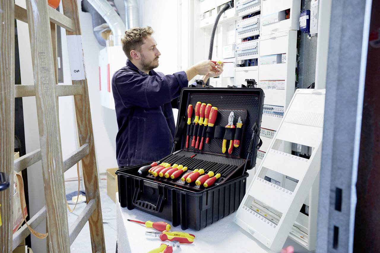 Wiha 40523 Elektriker, Handwerker, Lehrlinge, Profi, VDE Werkzeugkoffer bestückt 81teilig (L x B x H) 510 x 420 x 220mm