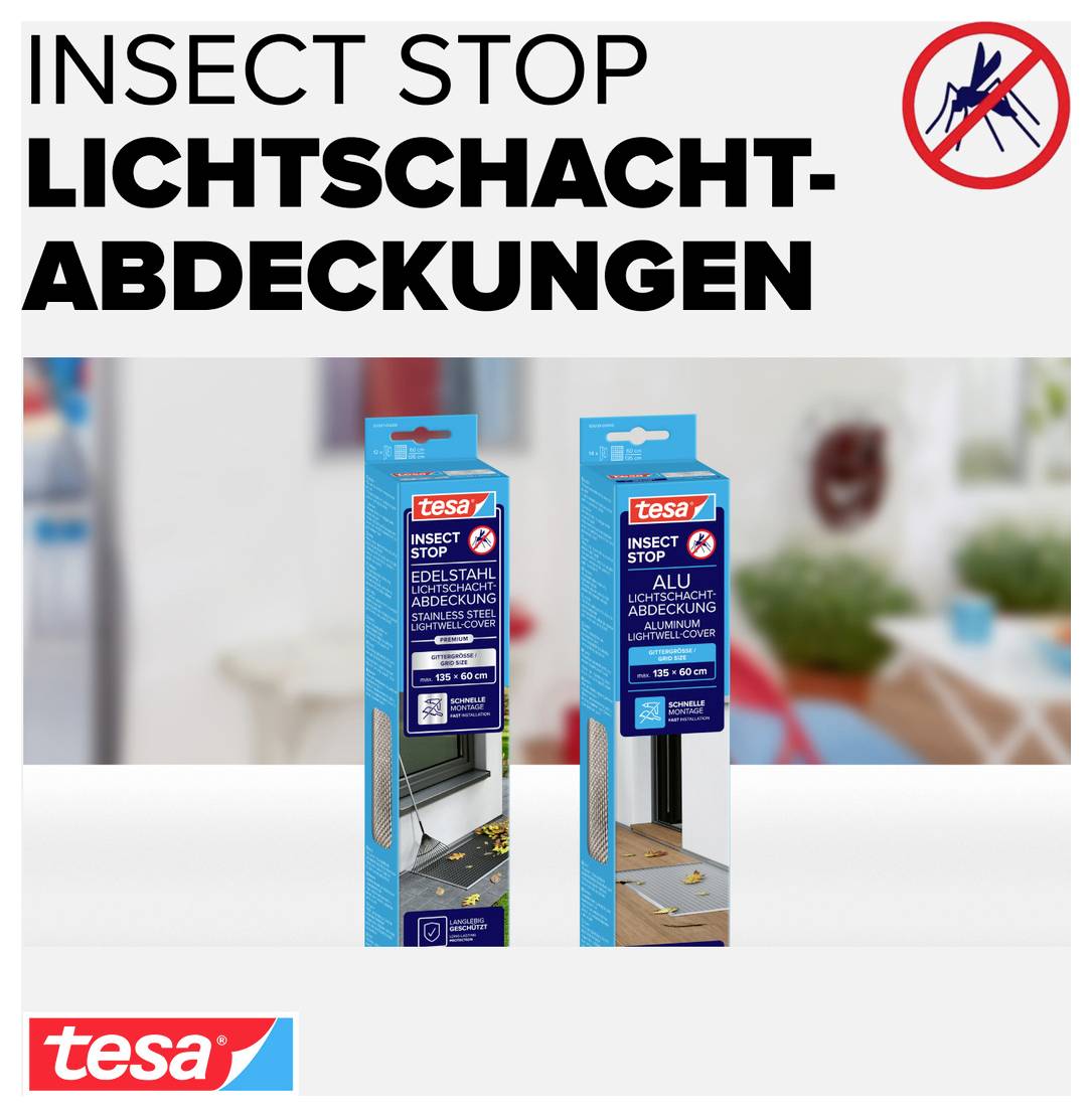 Werbegrafik für tesa Insect Stop Lichtschacht-Abdeckungen: zwei Verpackungen vor unscharfem Innenraum, mit Hinweis auf Insektenschutz.