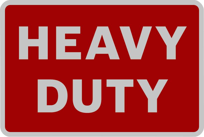 Rotes Schild mit grauem Rand und der Aufschrift 'HEAVY DUTY' in großen, grauen Buchstaben.