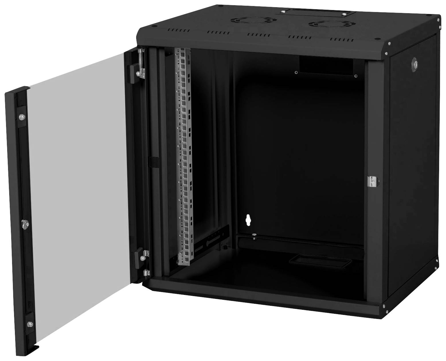 Ein schwarzer Wandmontage-Netzwerkschrank mit geöffneter Tür, zeigt Innenraum mit Montageschienen für Netzwerkgeräte.