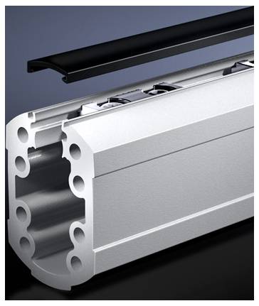 Aluminium-Strukturprofil mit schwarzer Abdeckung oben. Profil hat Nutkanäle an den Seiten und ist für Baukonstruktionen geeignet.