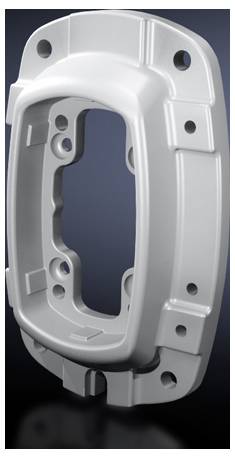 Metallisches Bauteil mit mehreren Löchern und Befestigungspunkten auf dunkelgrauem Hintergrund.