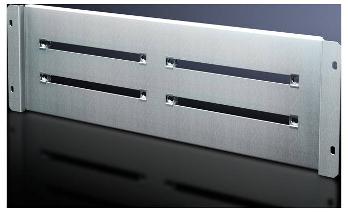 Metallplatte mit vier rechteckigen Schlitzen, reflektiert auf schwarzer Oberfläche, montierbar auf Gestell oder Wand.