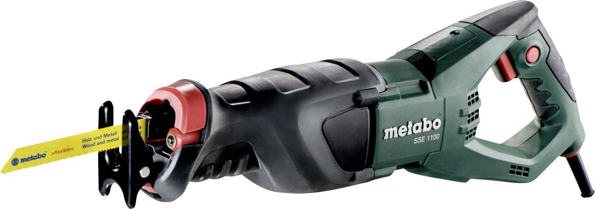 Eine grün-schwarze Metabo Akku-Säbelsäge mit gelbem Blatt, dargestellt in Seitenansicht auf weißem Hintergrund.
