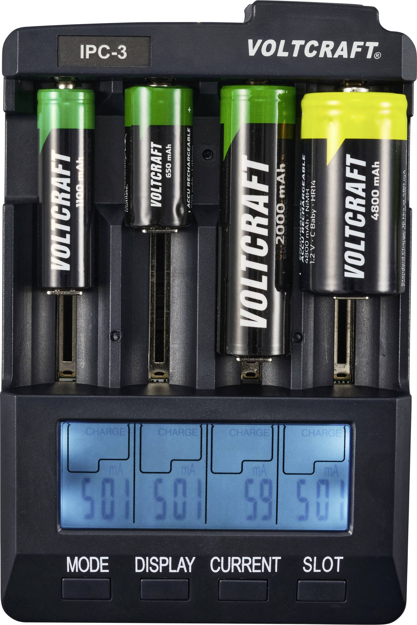 'VOLTCRAFT IPC-3' Batterieladegerät mit vier Batterien. Digitalanzeige zeigt Ladespannung für jede Batterie.
