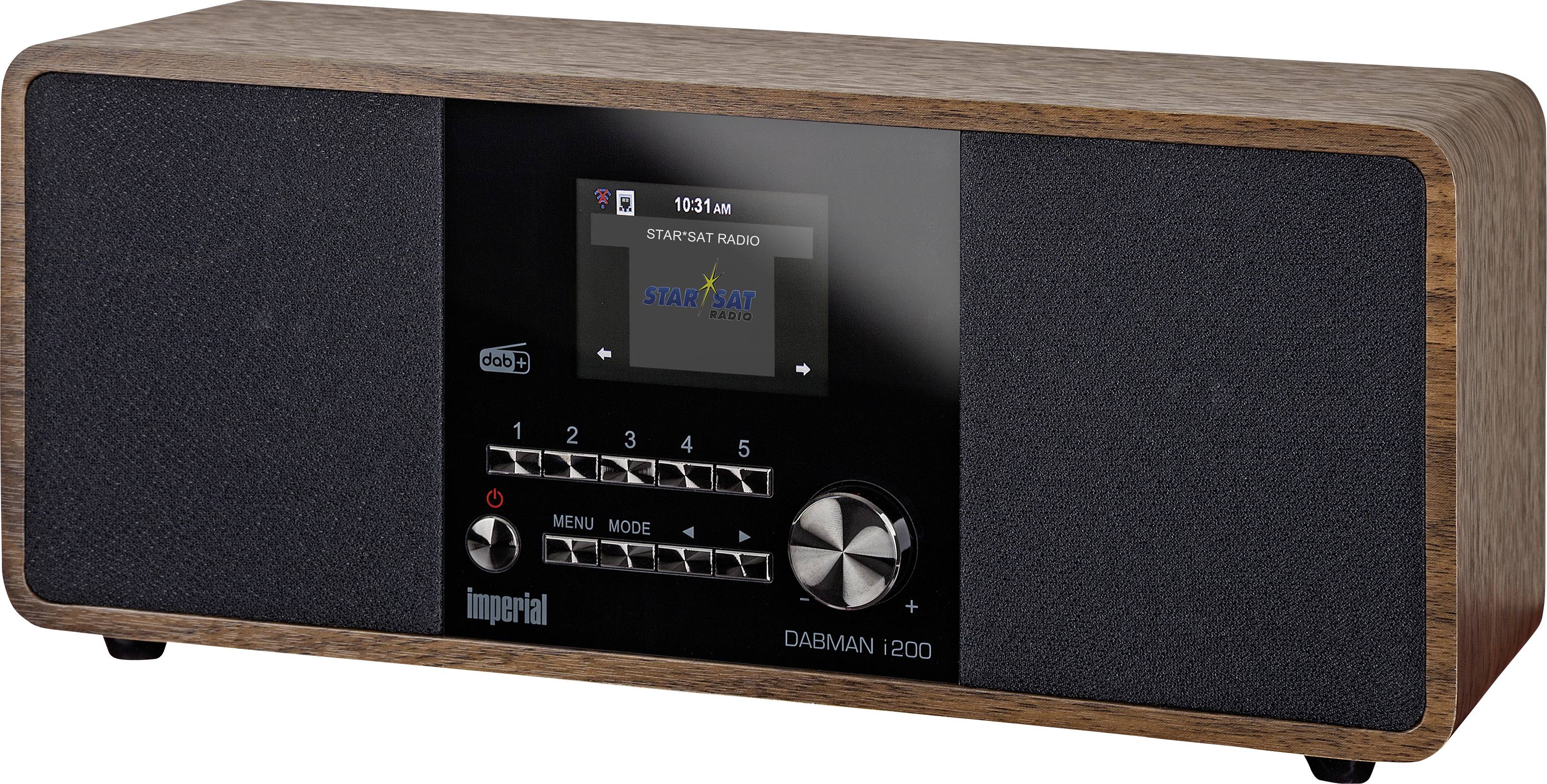 Digitales Radio mit braunem Holzgehäuse. Großes Display zeigt 'STAR/SAT RADIO'. Knöpfe und Tasten zur Senderwahl und Bedienung.
