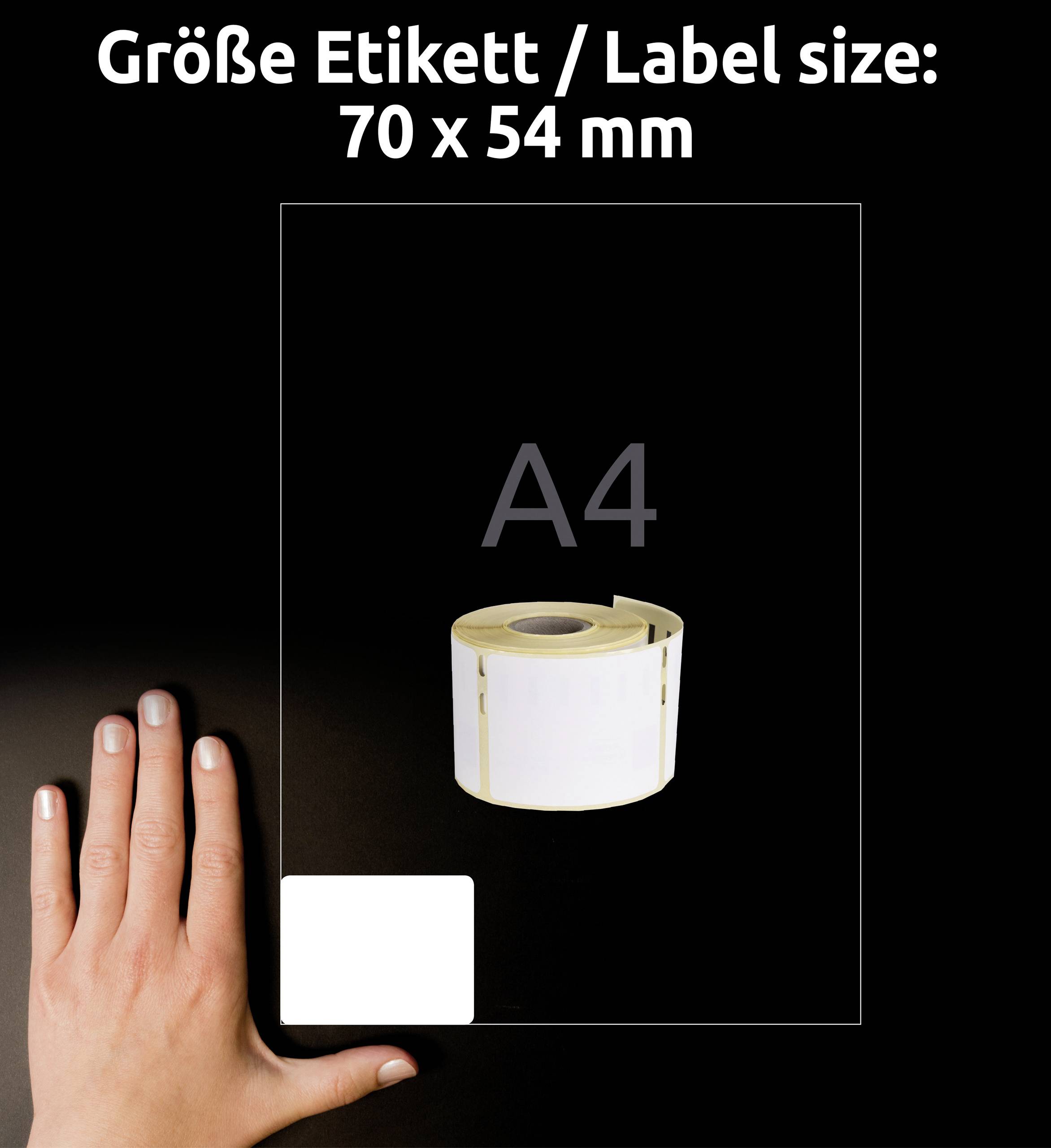 Etikettenrolle mit der Aufschrift 'Größe Etikett / Label size: 70 x 54 mm' neben einer Hand auf schwarzem Hintergrund.