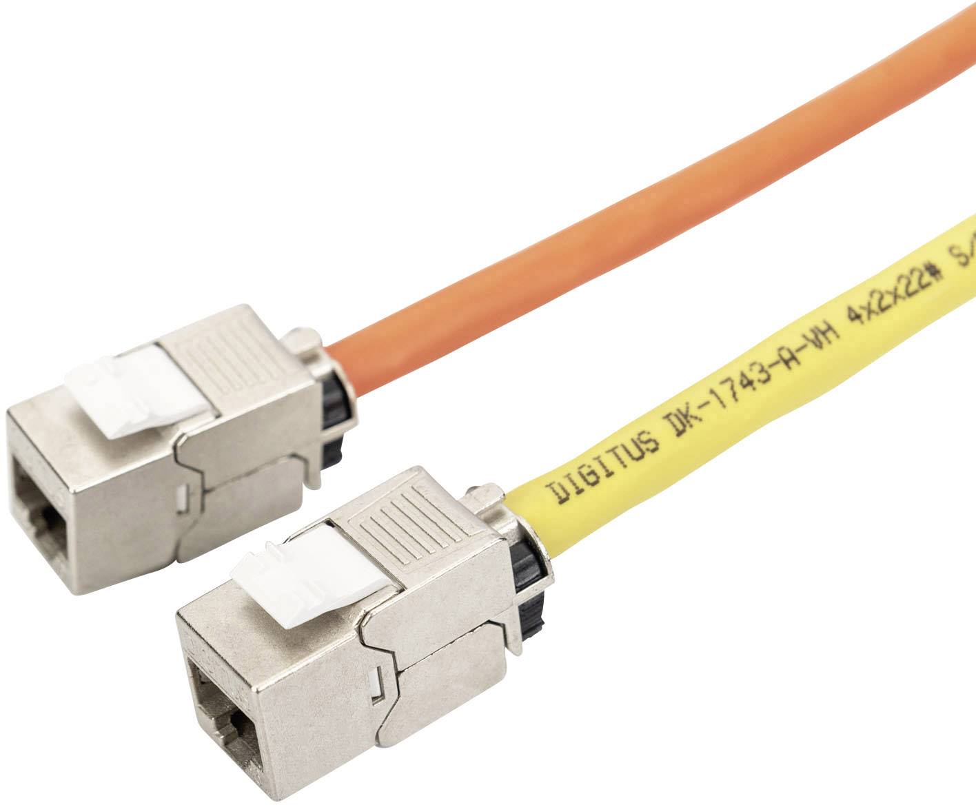 Zwei Netzwerkkabel mit RJ45-Steckern, eines orange, das andere gelb. Beide Stecker sitzen in Metallschutzmuttern für Ethernet-Verbindungen.