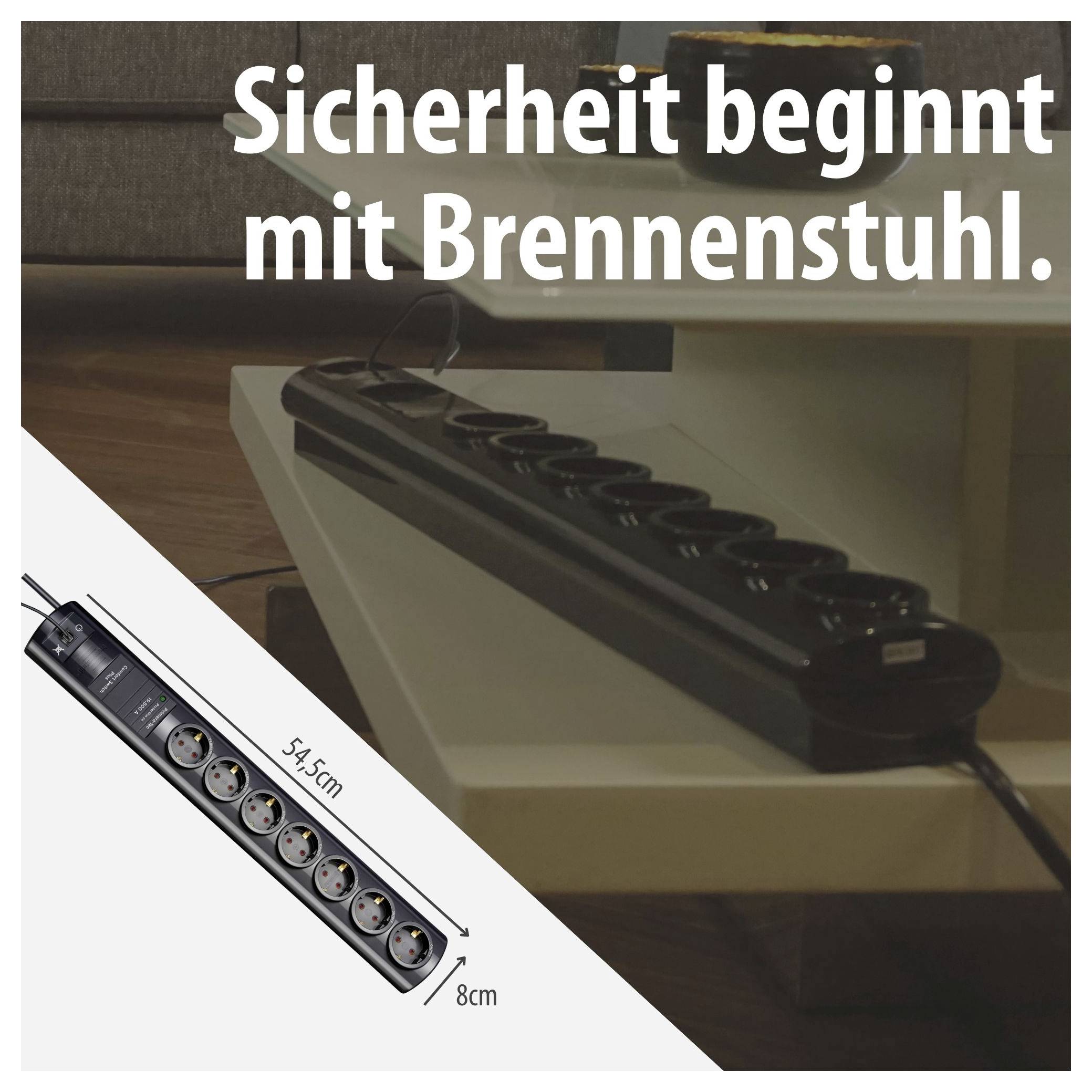 Werbebild einer schwarzen Brennenstuhl-Steckdosenleiste auf einer Kommode; Text: 'Sicherheit beginnt mit Brennenstuhl.' mit Maßangaben 54,5 cm und 8 cm.