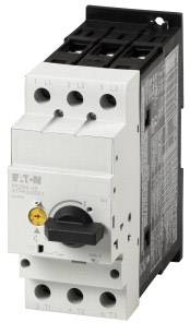 Ein elektronisches Gerät mit schwarzem Drehknopf und weißen Gehäuse, typischerweise ein Leistungsschutzschalter, mit mehreren Anschlüssen.