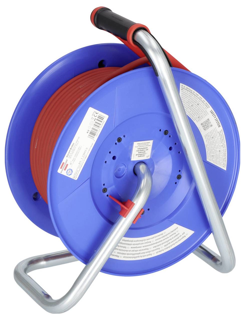 Blaue Kabelrolle mit rotem Kabel und silberfarbenem Metallbügelgriff auf weißem Hintergrund.