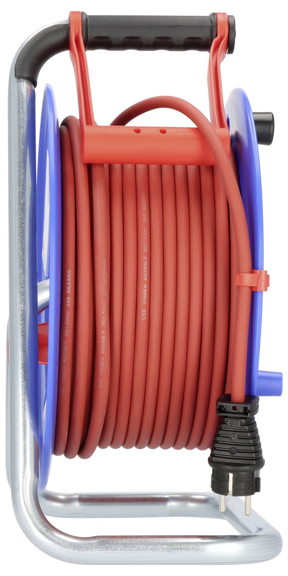 Roter Gartenschlauch aufgewickelt auf einem blau und silbernen Schlauchwagen mit Rädern und schwarzem Griff.